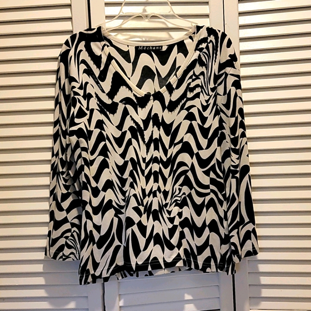 Mechant Ladies Black & White V-Neck Pull Over Top